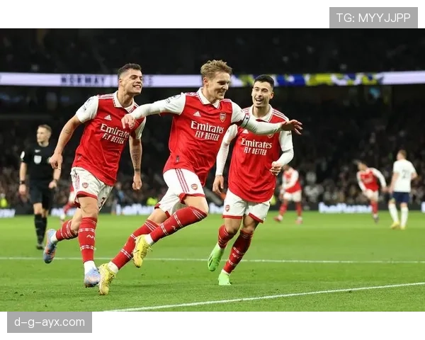 西汉姆联英超赛季表现抢眼，强势势头引广泛关注