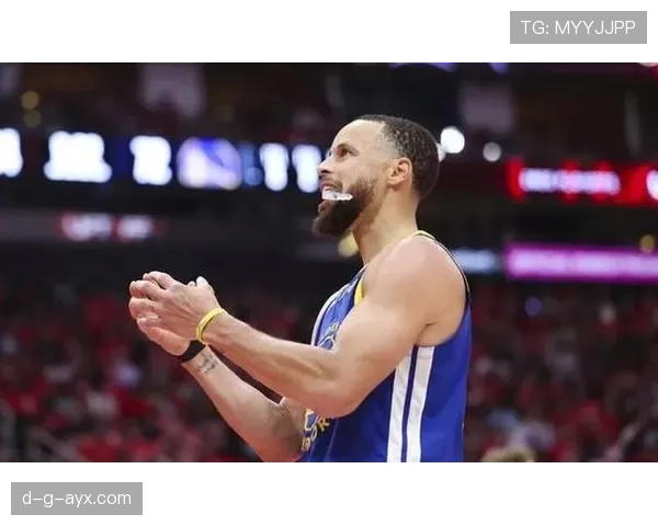 斯蒂芬·库里随手一杯咖啡都像VIP，我这杯外卖咖啡都拿不出门了